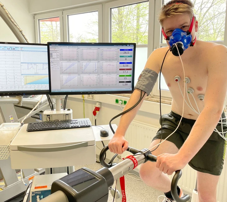 Proband bei der sportmedizinischen Untersuchung